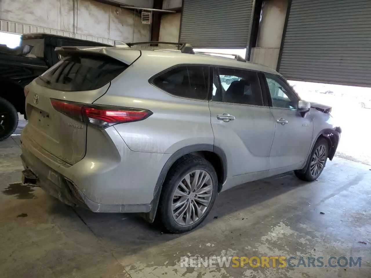 3 Photograph of a damaged car 5TDEBRCH9LS004913 TOYOTA HIGHLANDER 2020