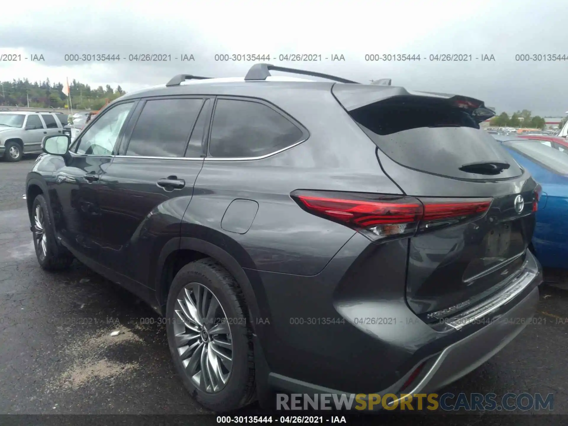 3 Photograph of a damaged car 5TDEBRCH9LS005561 TOYOTA HIGHLANDER 2020