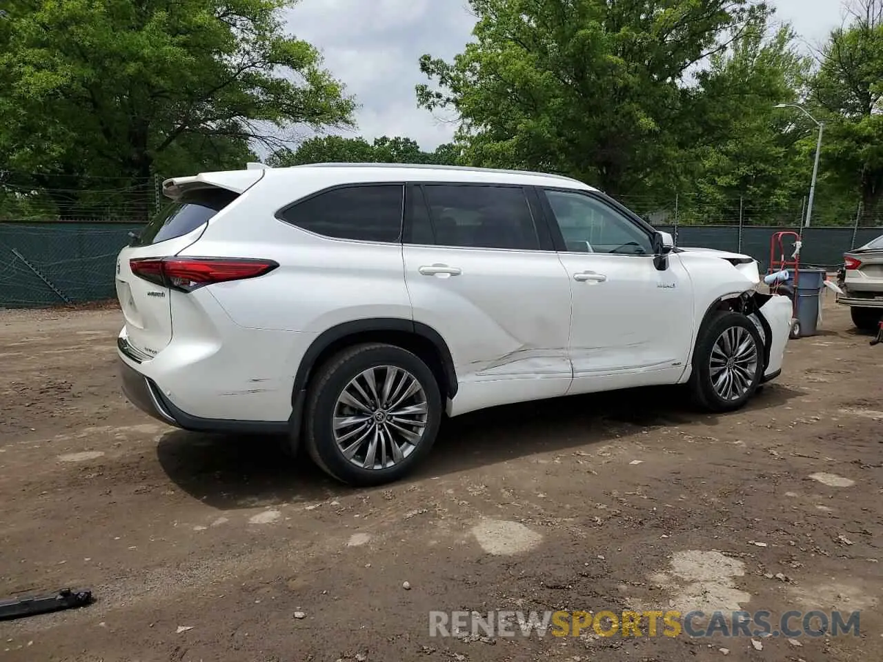 3 Photograph of a damaged car 5TDEBRCHXLS001177 TOYOTA HIGHLANDER 2020