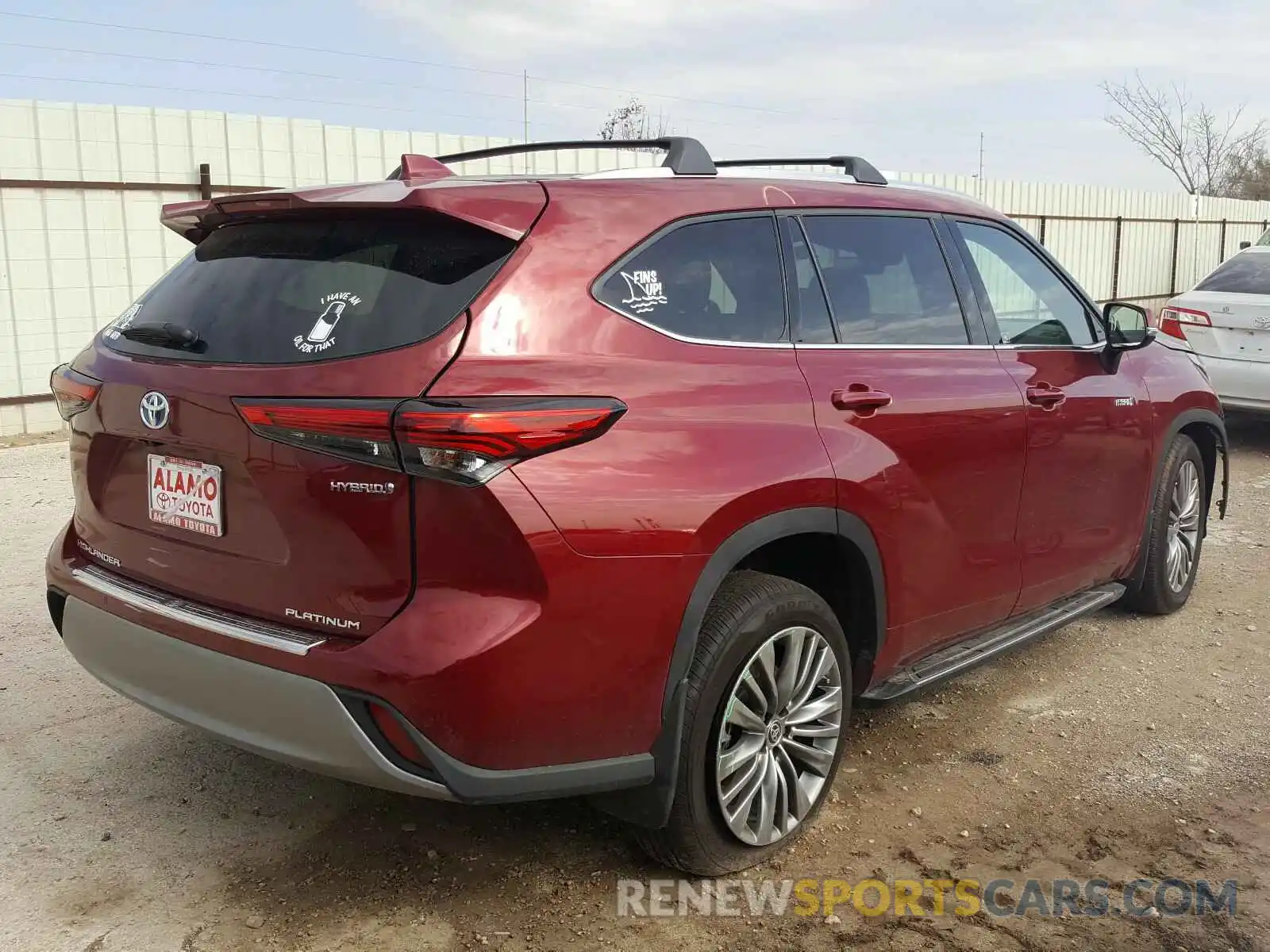 4 Photograph of a damaged car 5TDFARAHXLS003716 TOYOTA HIGHLANDER 2020