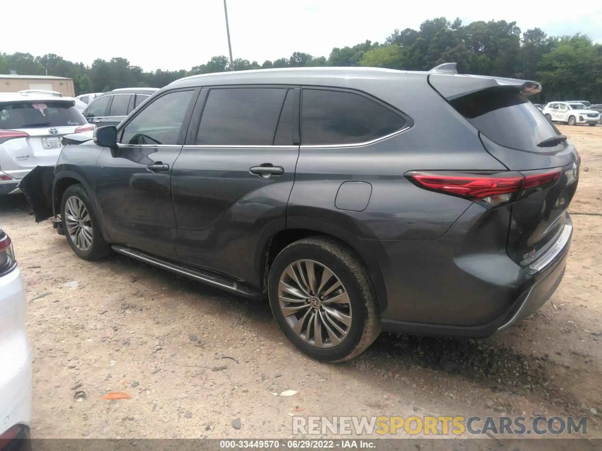 3 Photograph of a damaged car 5TDFZRAH1LS012586 TOYOTA HIGHLANDER 2020