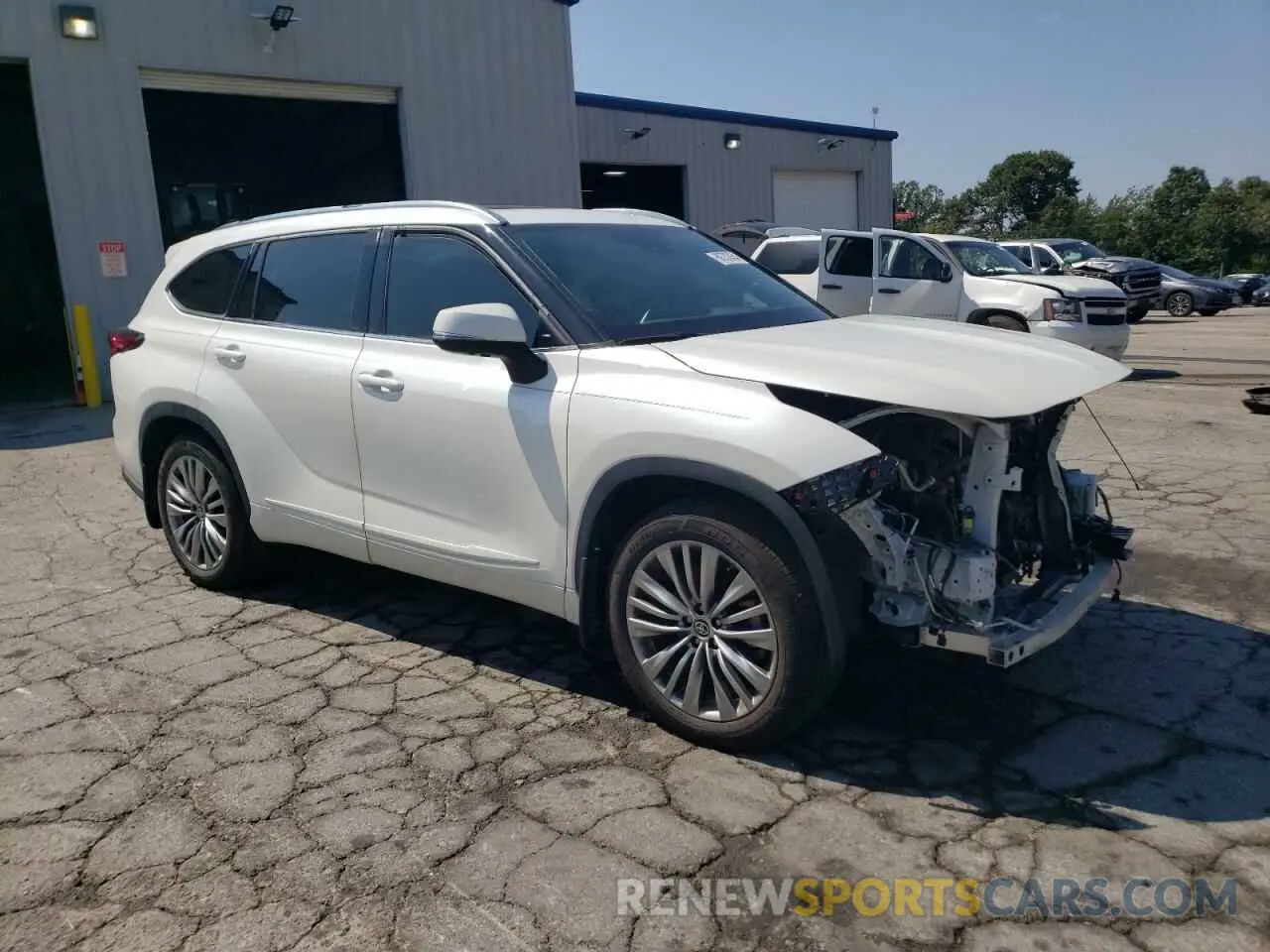 4 Photograph of a damaged car 5TDFZRAH3LS015814 TOYOTA HIGHLANDER 2020