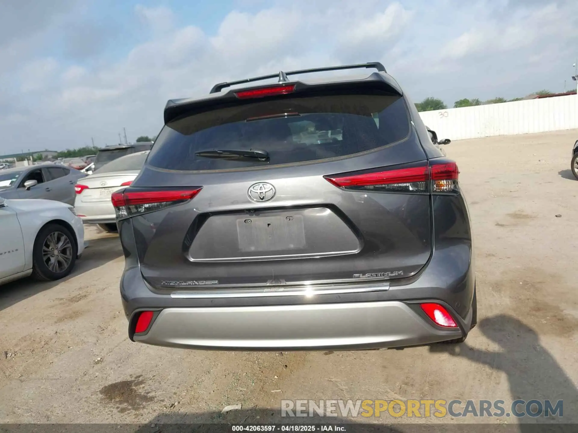 16 Photograph of a damaged car 5TDFZRAH4LS024733 TOYOTA HIGHLANDER 2020
