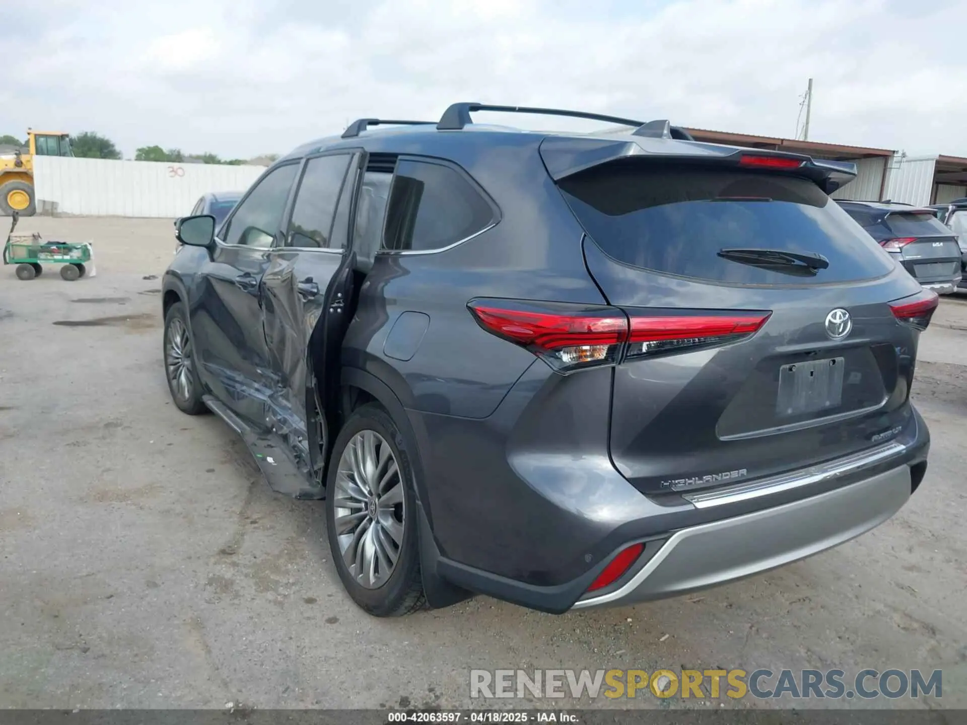 3 Photograph of a damaged car 5TDFZRAH4LS024733 TOYOTA HIGHLANDER 2020