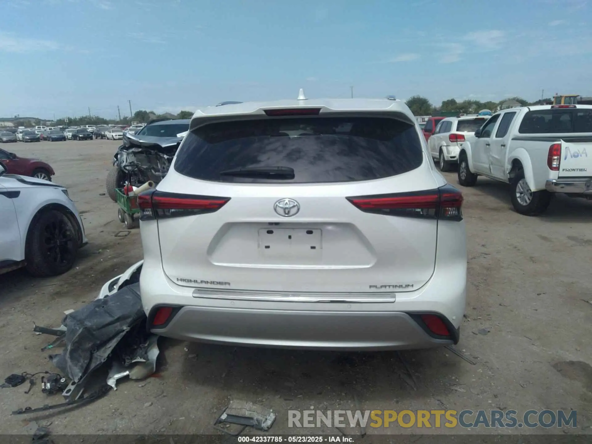 17 Photograph of a damaged car 5TDFZRAH7LS014357 TOYOTA HIGHLANDER 2020