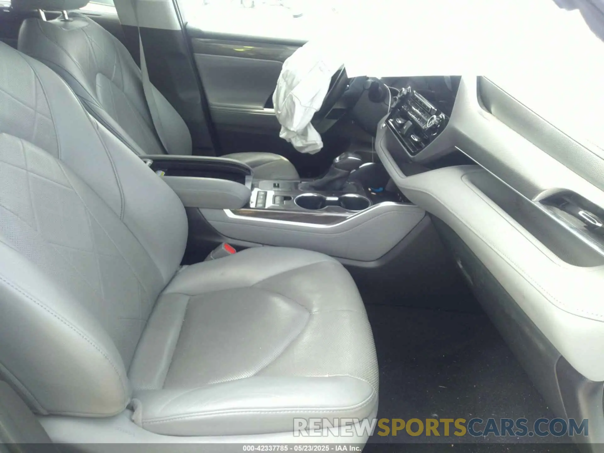 5 Photograph of a damaged car 5TDFZRAH7LS014357 TOYOTA HIGHLANDER 2020