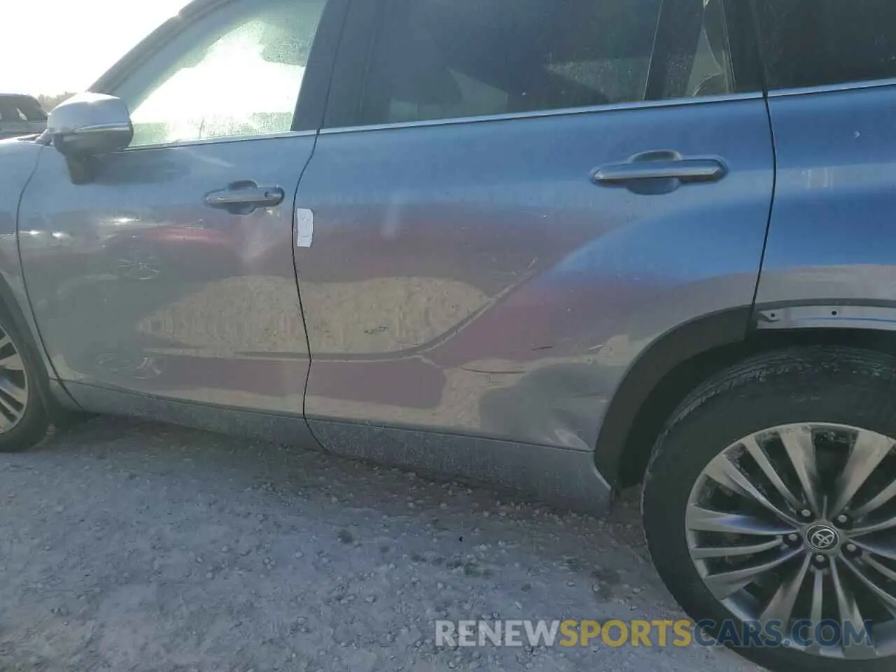 13 Photograph of a damaged car 5TDFZRAH9LS006597 TOYOTA HIGHLANDER 2020
