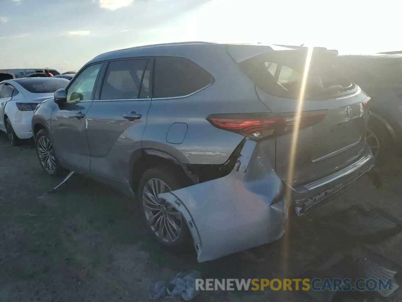 2 Photograph of a damaged car 5TDFZRAH9LS006597 TOYOTA HIGHLANDER 2020