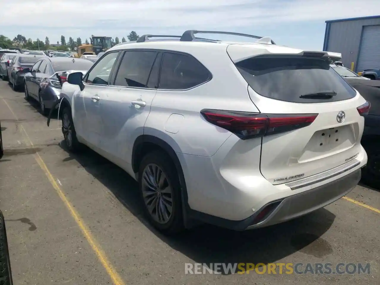 3 Photograph of a damaged car 5TDFZRBH0LS005398 TOYOTA HIGHLANDER 2020