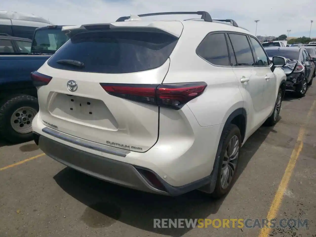 4 Photograph of a damaged car 5TDFZRBH0LS005398 TOYOTA HIGHLANDER 2020