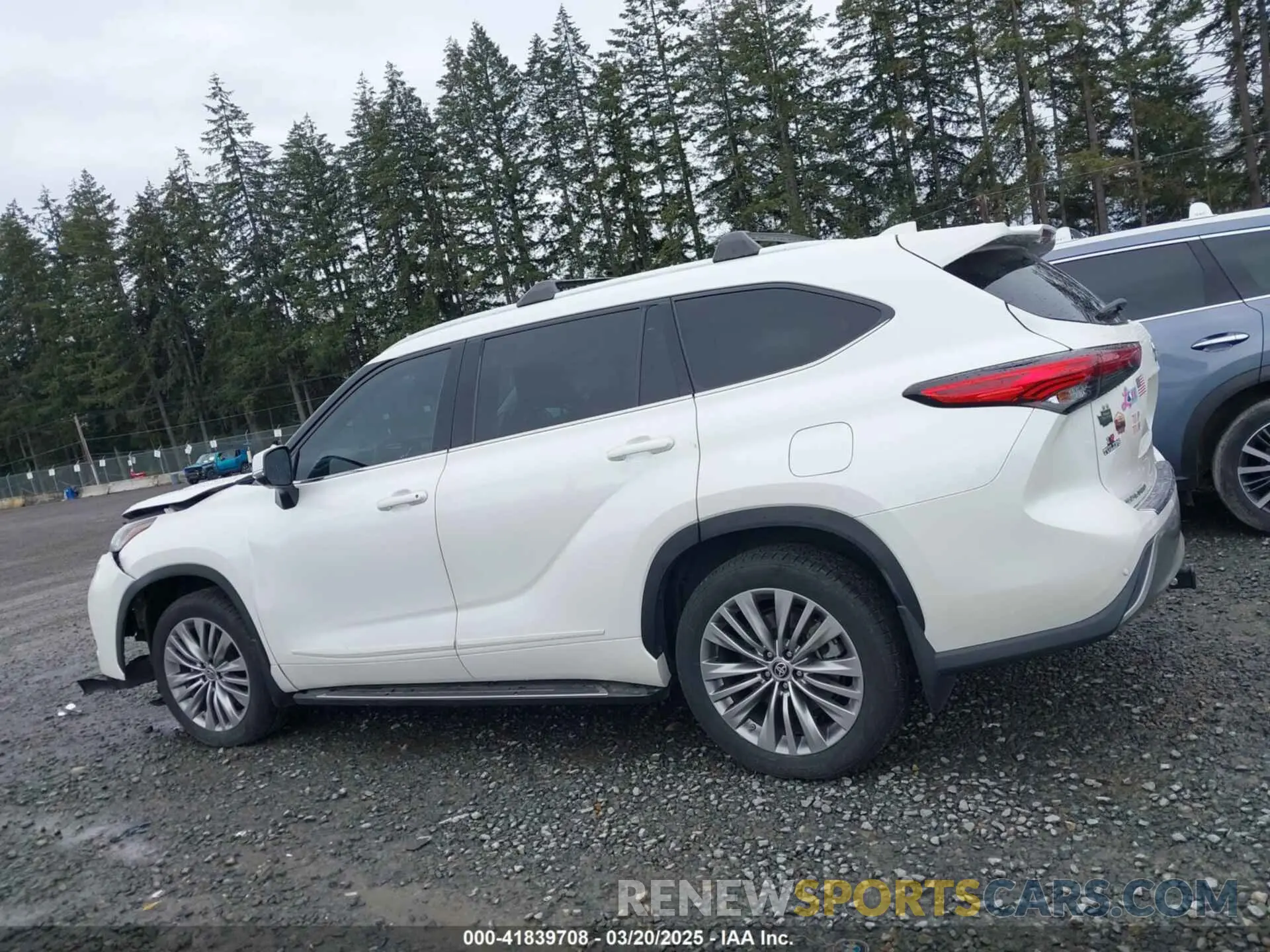 14 Photograph of a damaged car 5TDFZRBH0LS039681 TOYOTA HIGHLANDER 2020