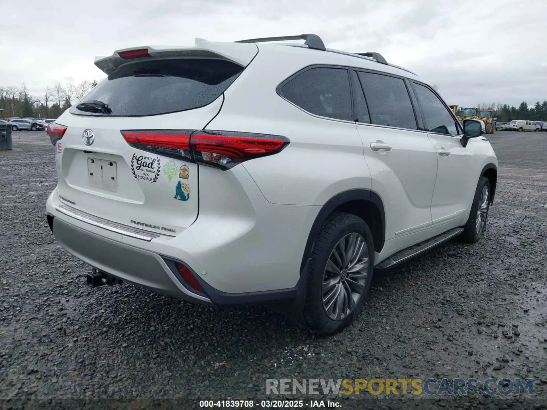 4 Photograph of a damaged car 5TDFZRBH0LS039681 TOYOTA HIGHLANDER 2020