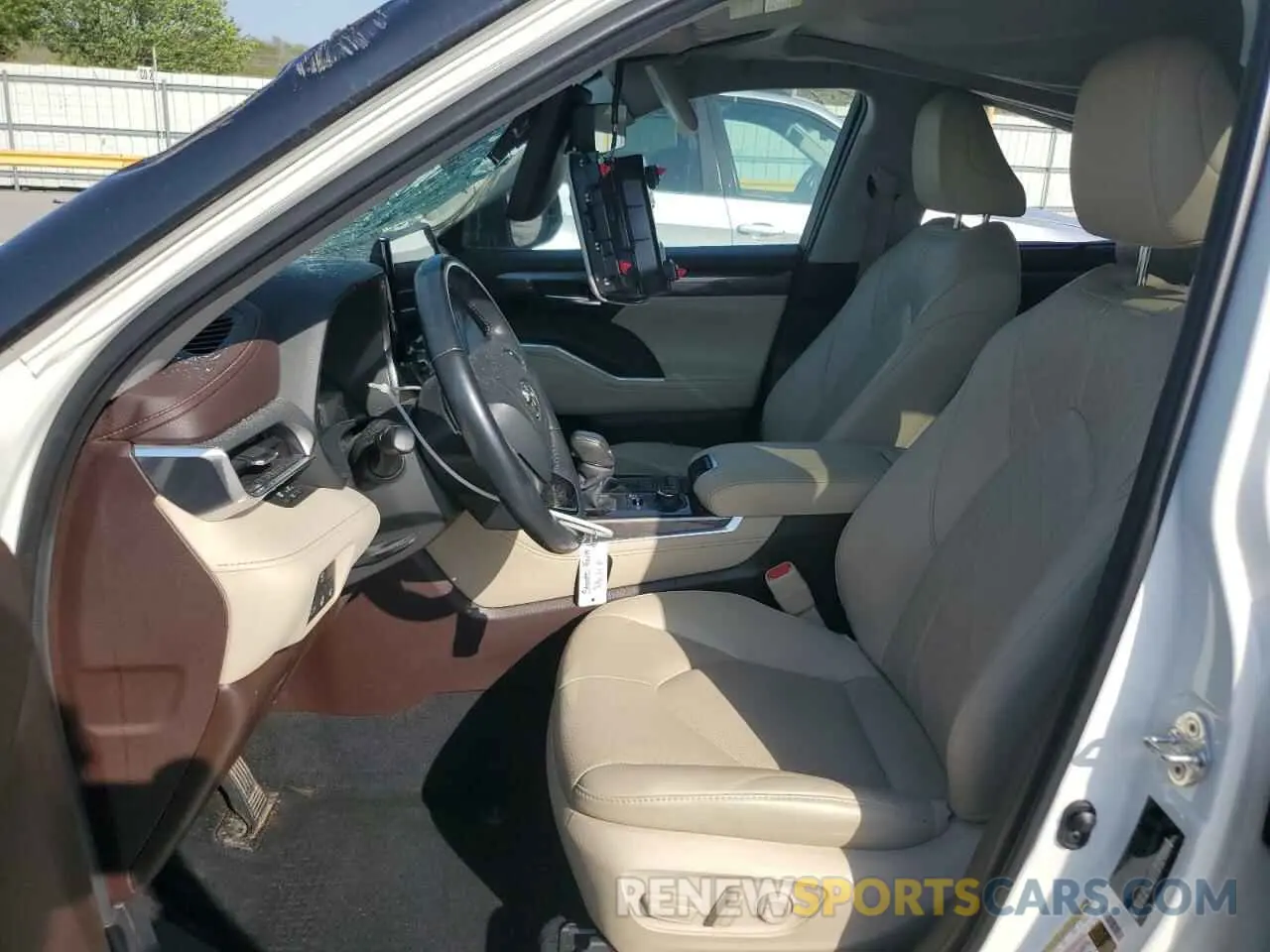 7 Photograph of a damaged car 5TDFZRBH2LS027824 TOYOTA HIGHLANDER 2020