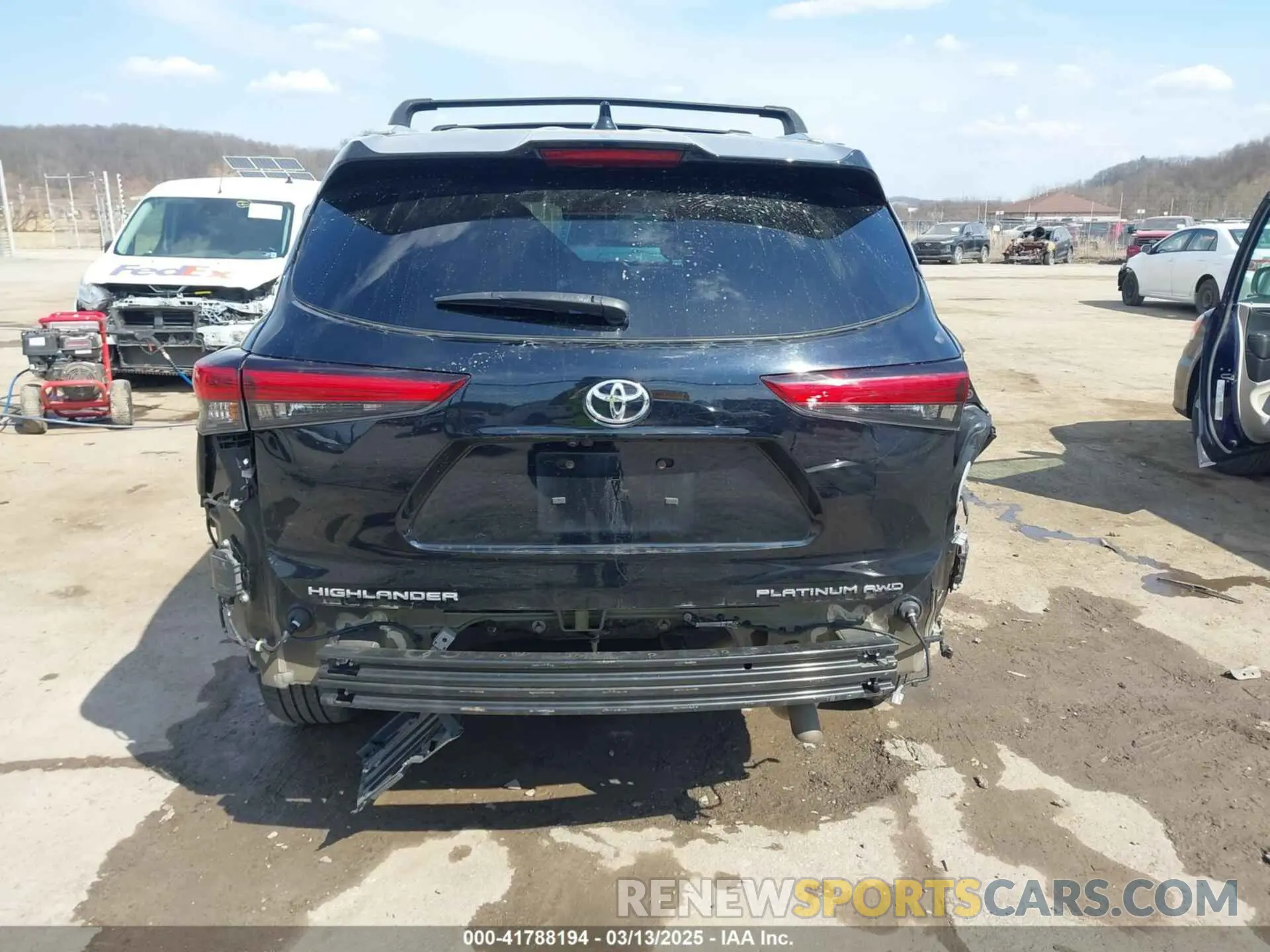 17 Photograph of a damaged car 5TDFZRBH2LS034921 TOYOTA HIGHLANDER 2020