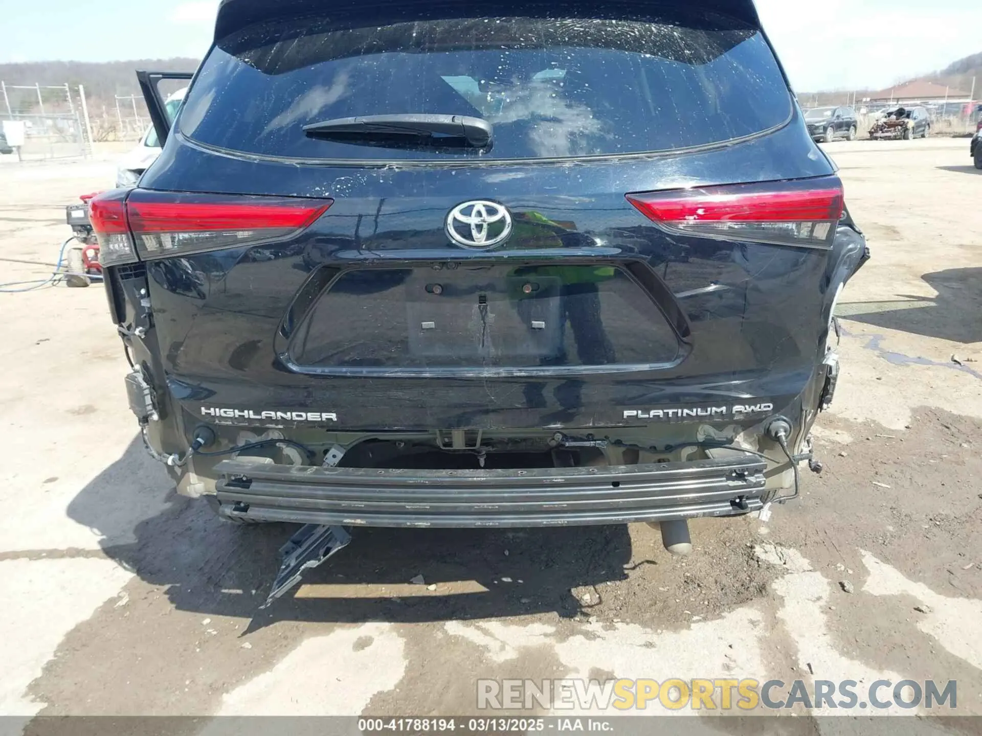 18 Photograph of a damaged car 5TDFZRBH2LS034921 TOYOTA HIGHLANDER 2020