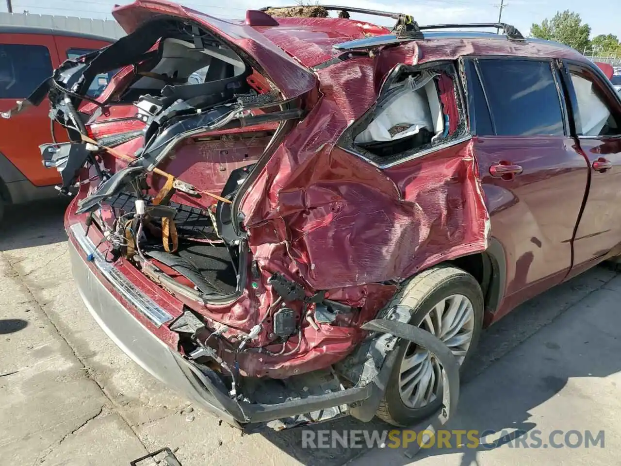 9 Photograph of a damaged car 5TDFZRBH3LS053283 TOYOTA HIGHLANDER 2020