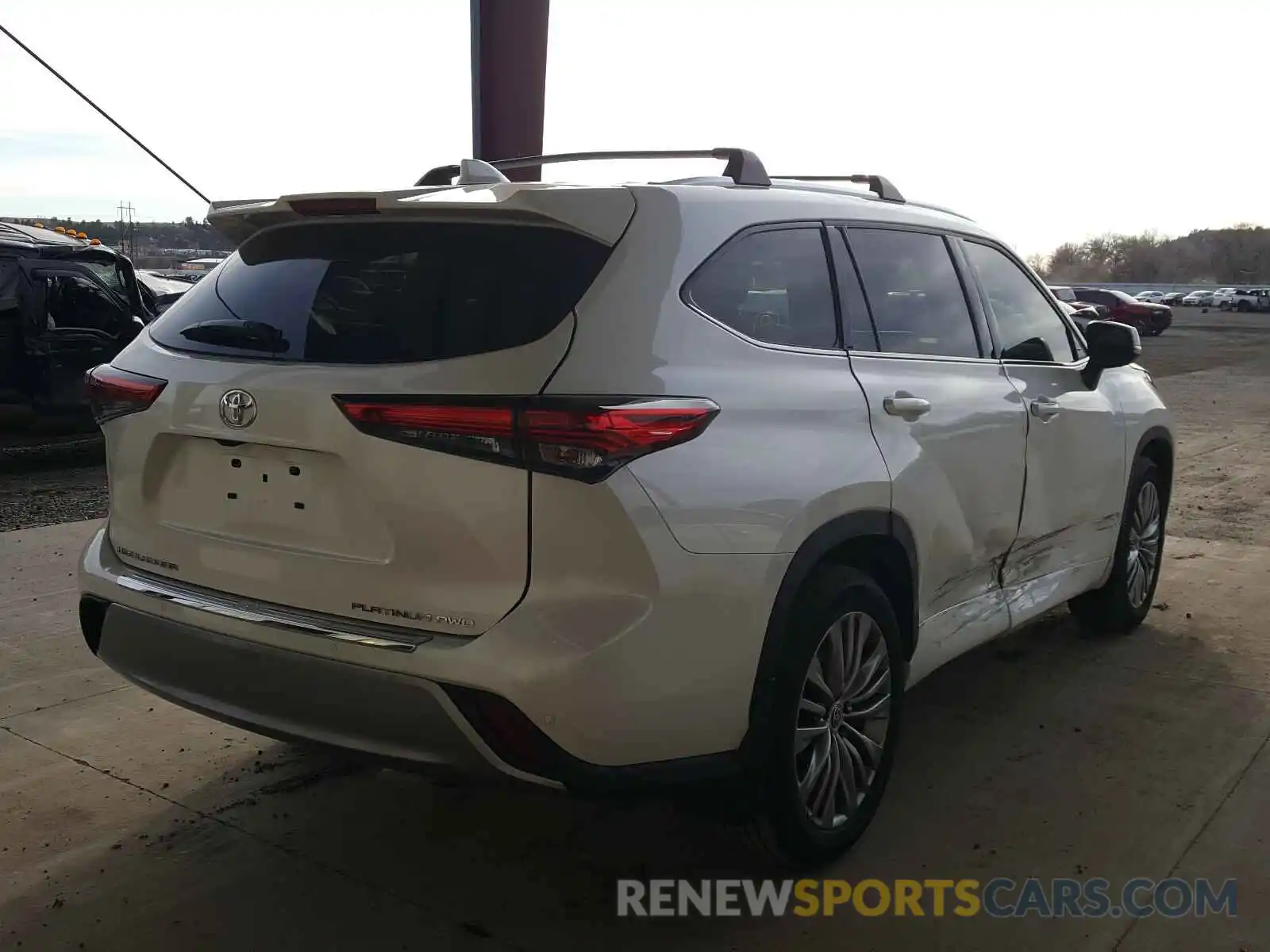 4 Photograph of a damaged car 5TDFZRBH4LS028523 TOYOTA HIGHLANDER 2020