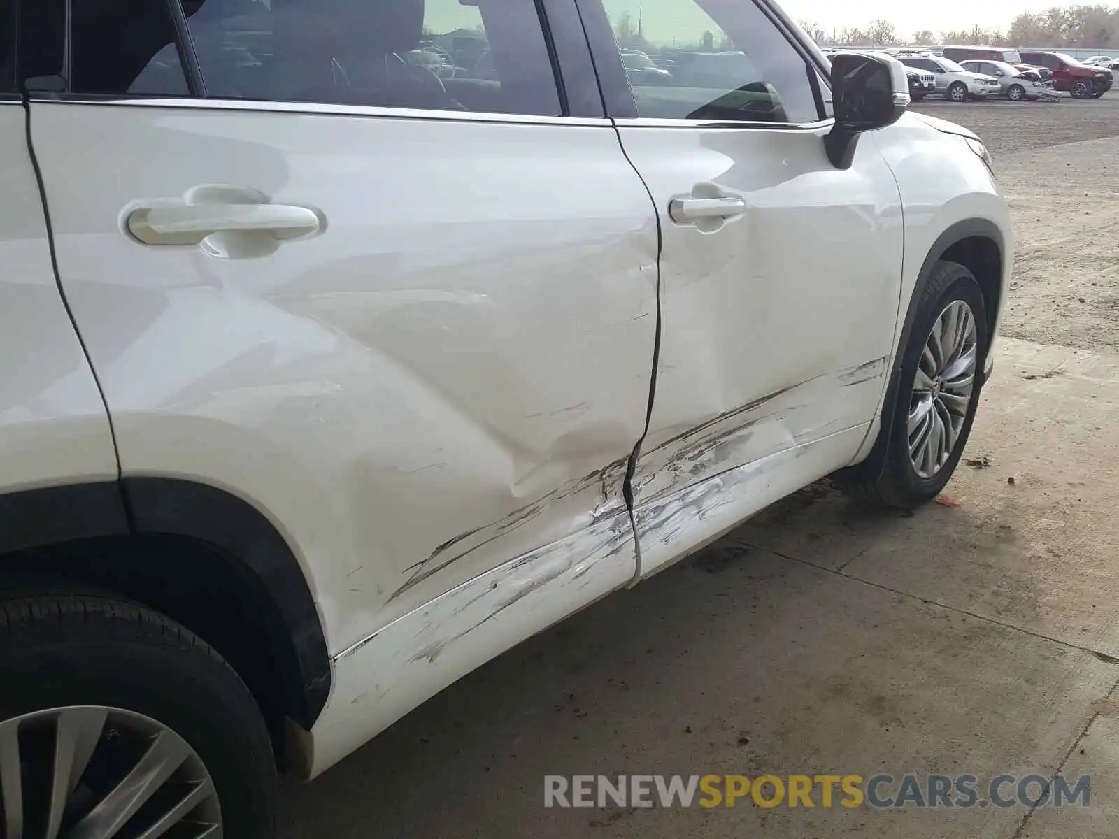 9 Photograph of a damaged car 5TDFZRBH4LS028523 TOYOTA HIGHLANDER 2020