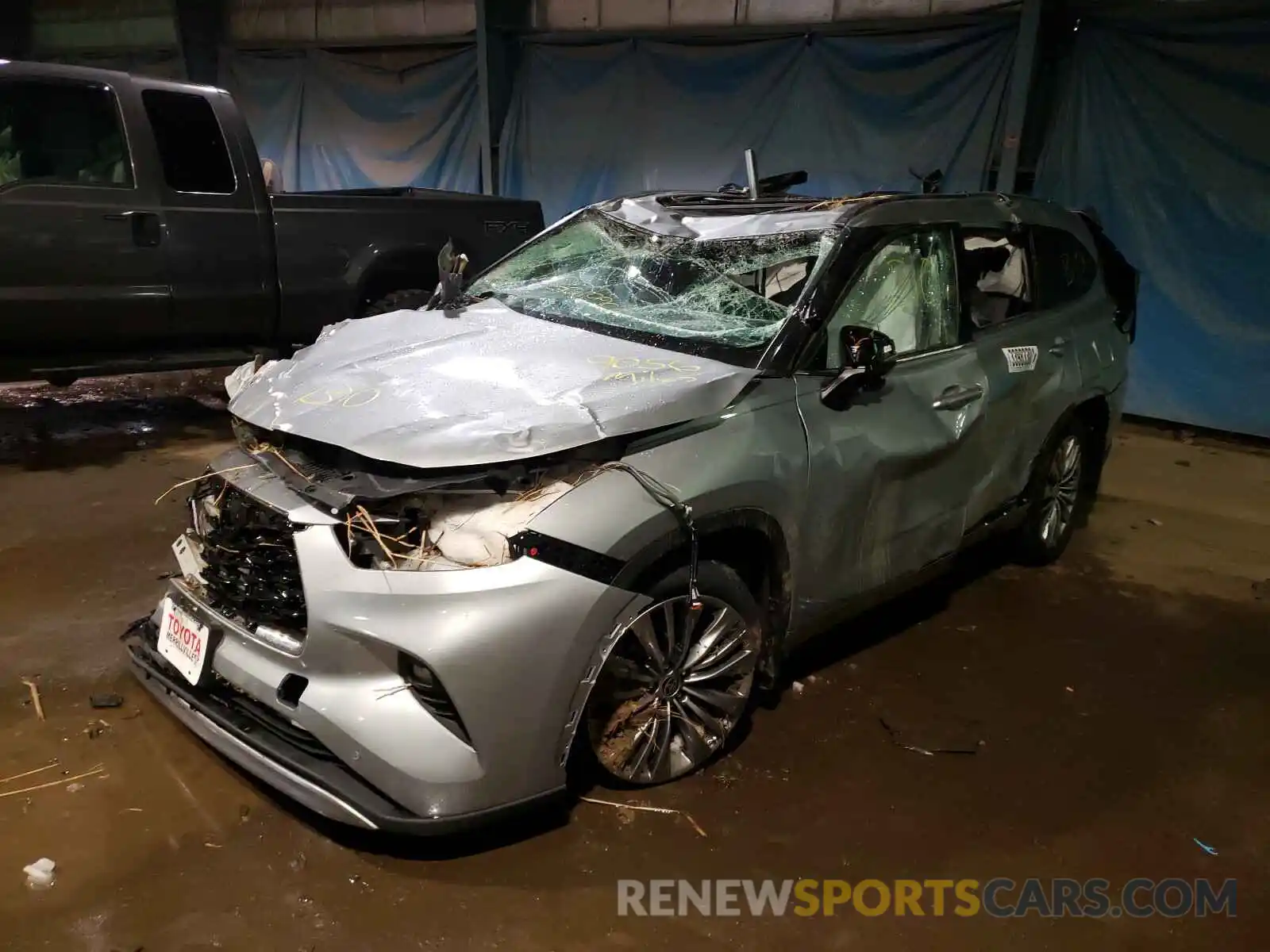 2 Photograph of a damaged car 5TDFZRBH4LS036184 TOYOTA HIGHLANDER 2020