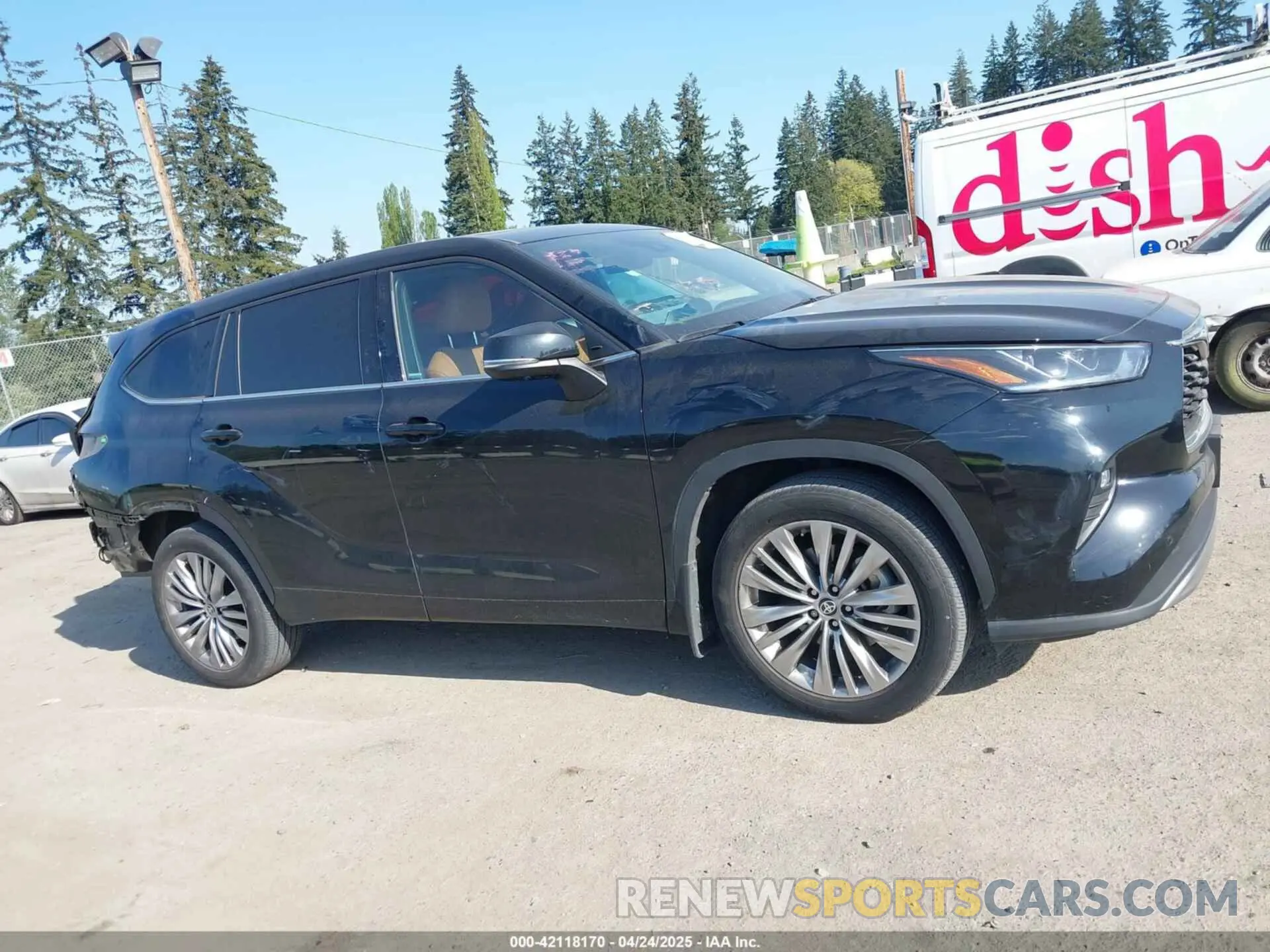 14 Photograph of a damaged car 5TDFZRBH4LS047654 TOYOTA HIGHLANDER 2020