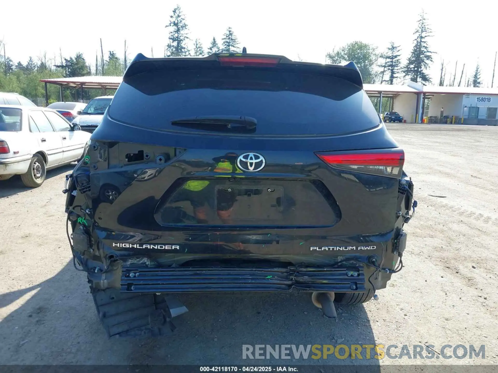 17 Photograph of a damaged car 5TDFZRBH4LS047654 TOYOTA HIGHLANDER 2020