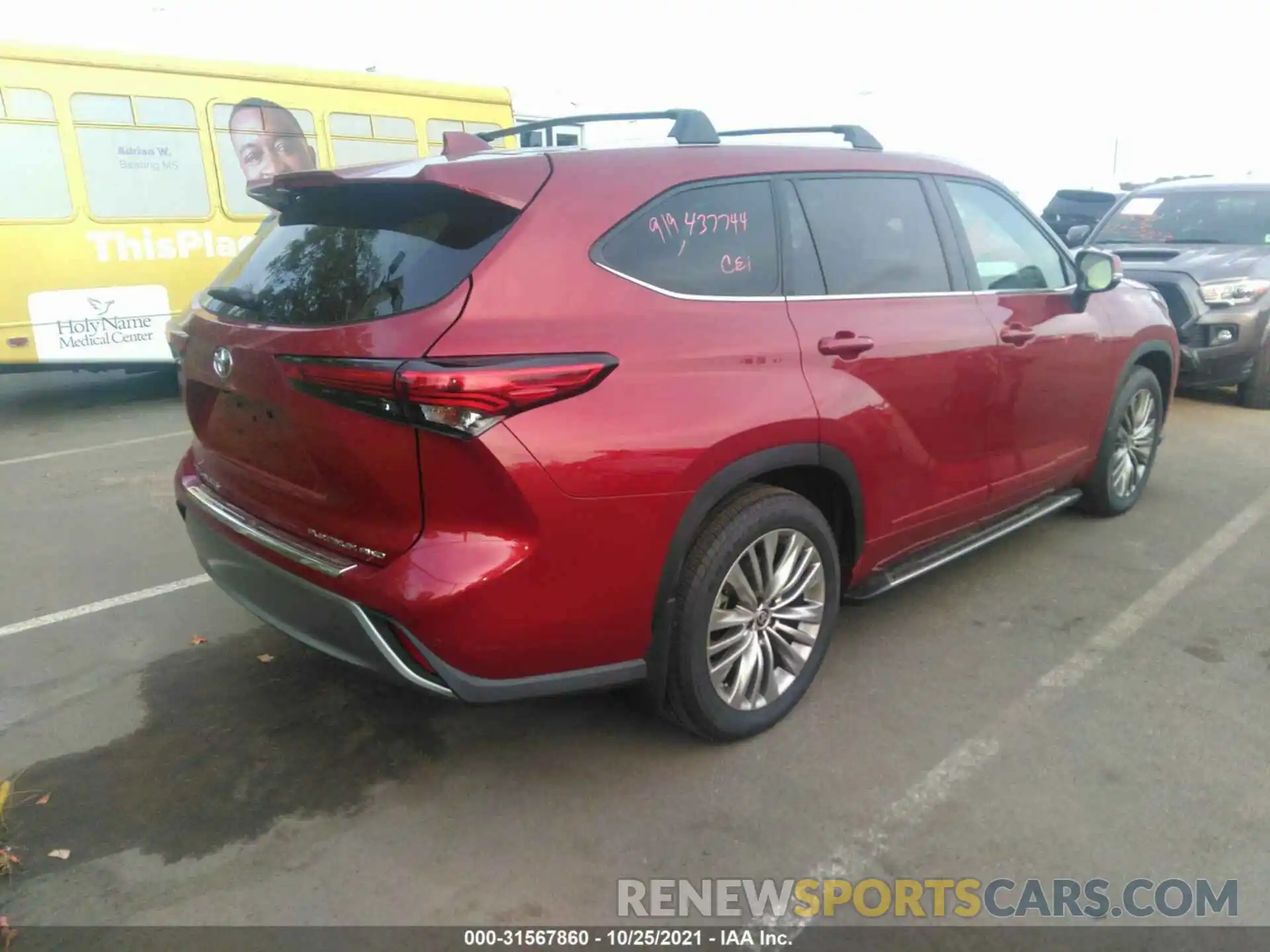 4 Photograph of a damaged car 5TDFZRBH5LS040180 TOYOTA HIGHLANDER 2020