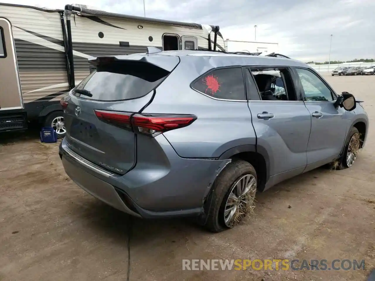 4 Photograph of a damaged car 5TDFZRBH6LS030418 TOYOTA HIGHLANDER 2020