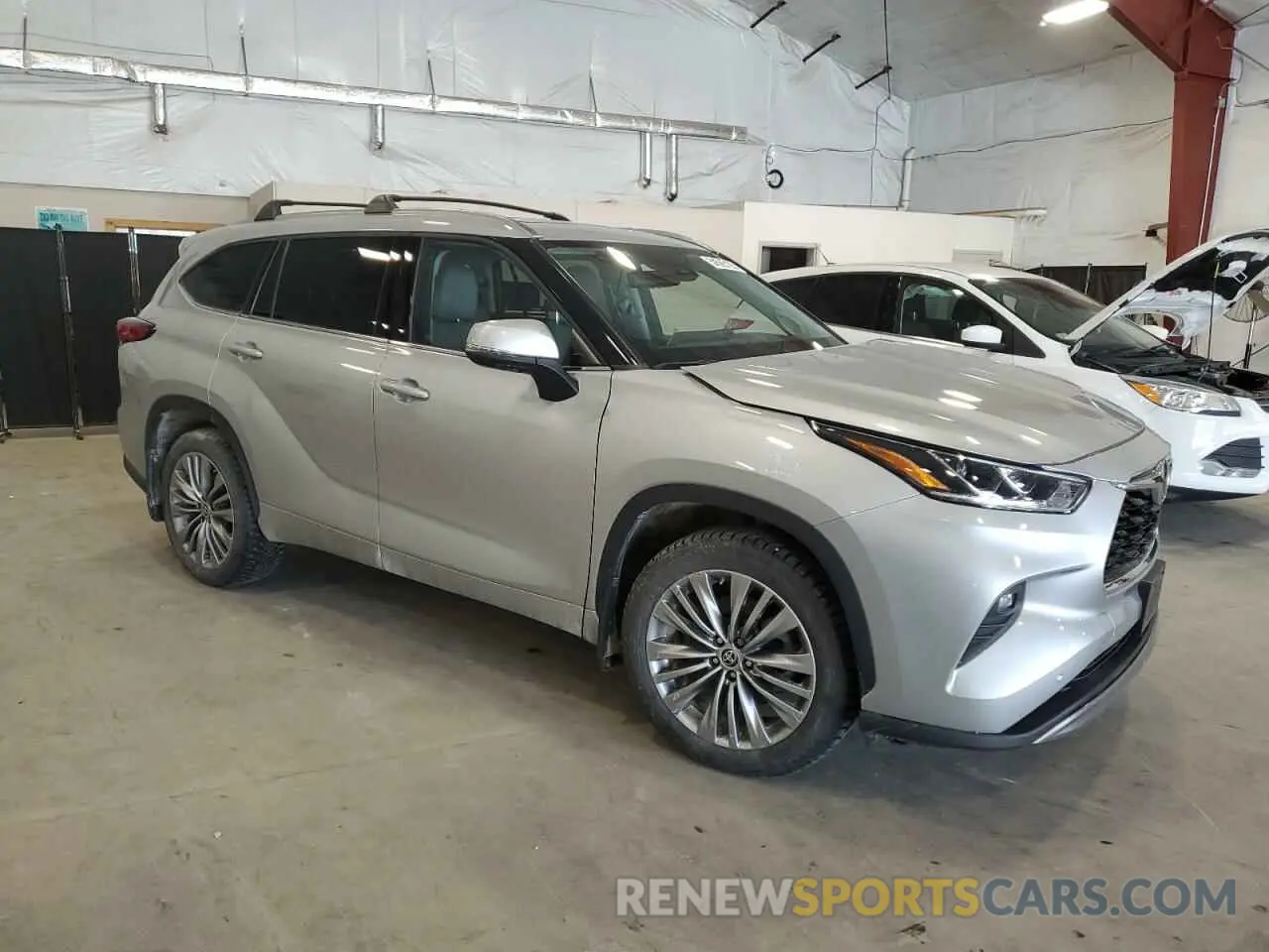4 Photograph of a damaged car 5TDFZRBH7LS013644 TOYOTA HIGHLANDER 2020