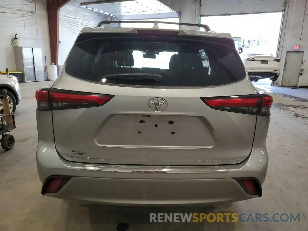 6 Photograph of a damaged car 5TDFZRBH7LS013644 TOYOTA HIGHLANDER 2020