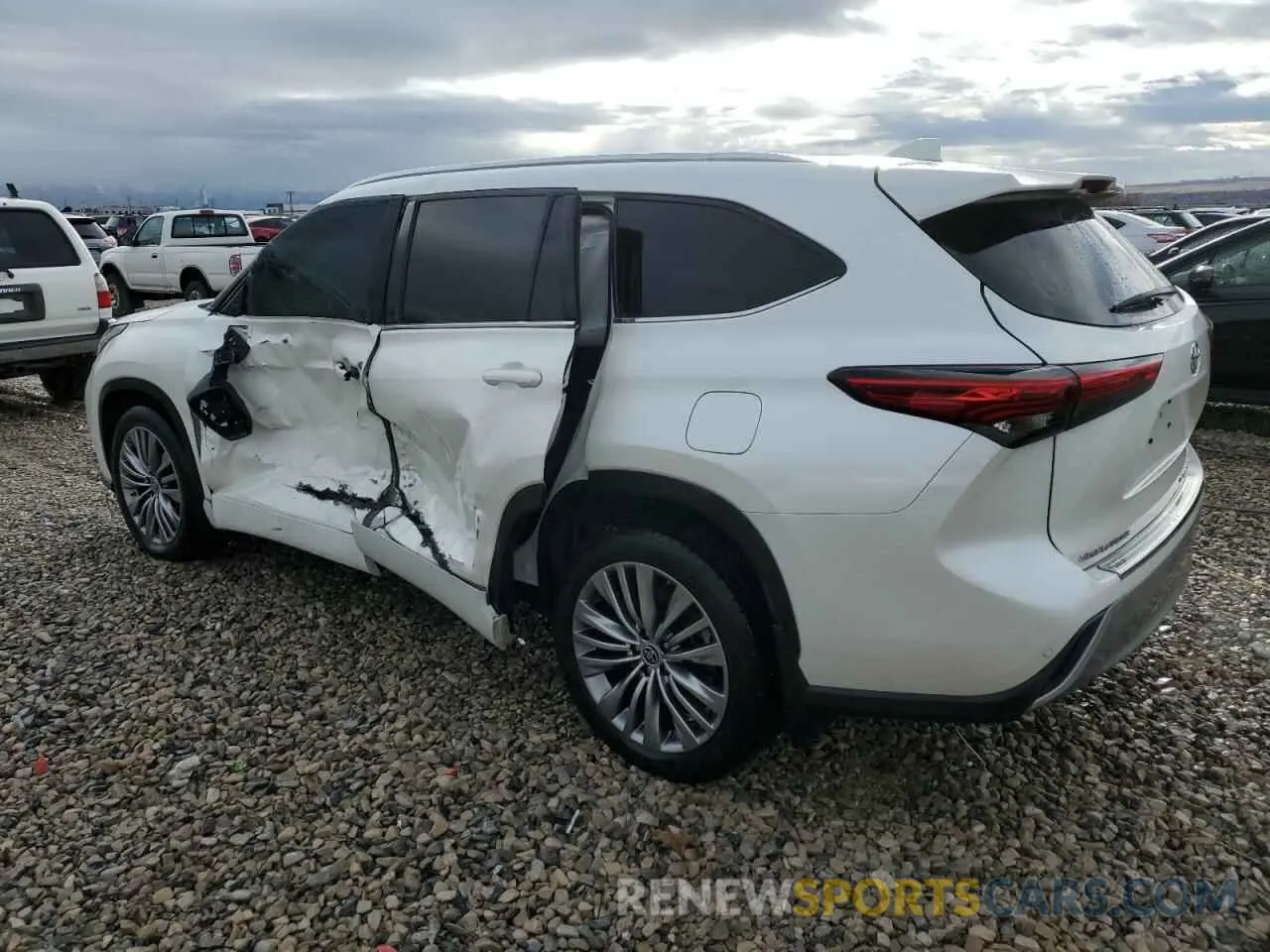 2 Photograph of a damaged car 5TDFZRBH8LS005035 TOYOTA HIGHLANDER 2020
