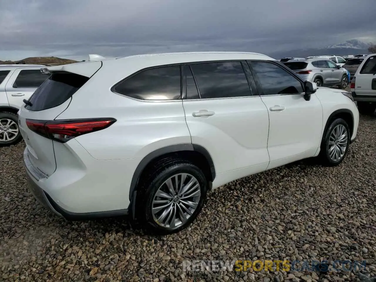 3 Photograph of a damaged car 5TDFZRBH8LS005035 TOYOTA HIGHLANDER 2020