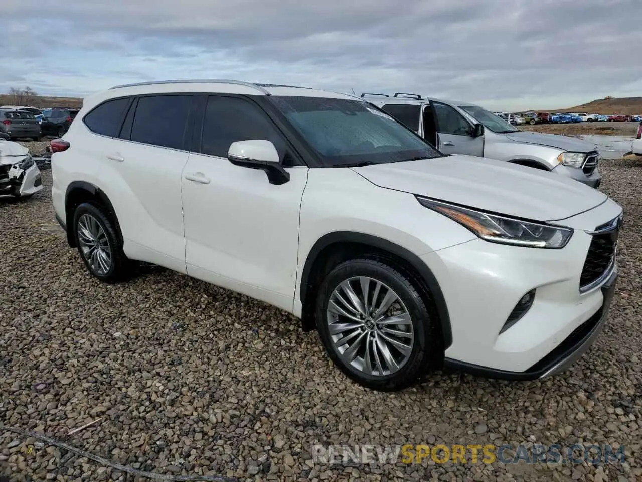 4 Photograph of a damaged car 5TDFZRBH8LS005035 TOYOTA HIGHLANDER 2020