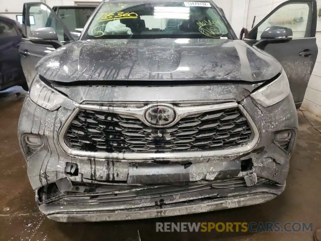 9 Photograph of a damaged car 5TDFZRBH8LS048631 TOYOTA HIGHLANDER 2020