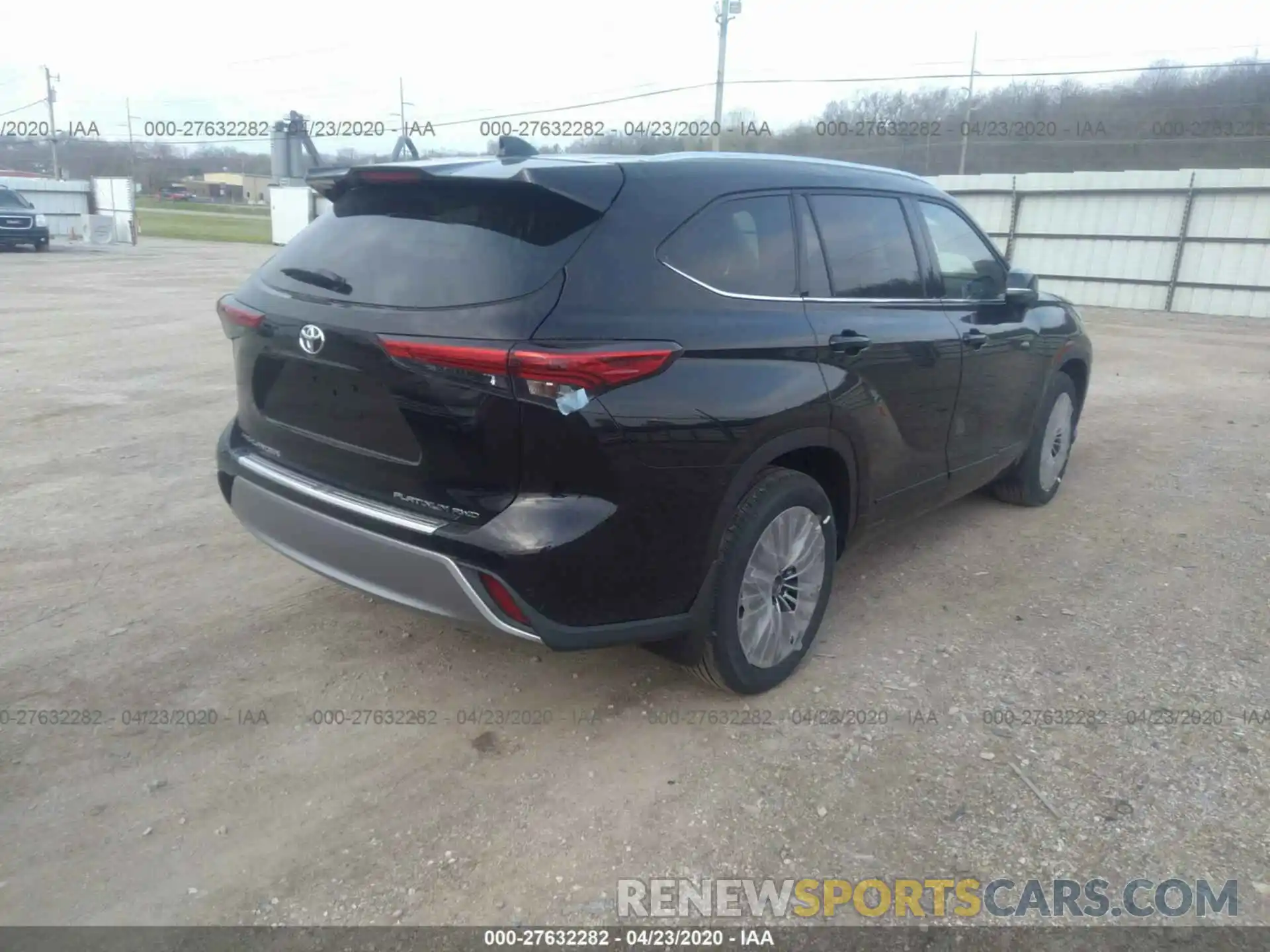 4 Photograph of a damaged car 5TDFZRBH9LS012379 TOYOTA HIGHLANDER 2020