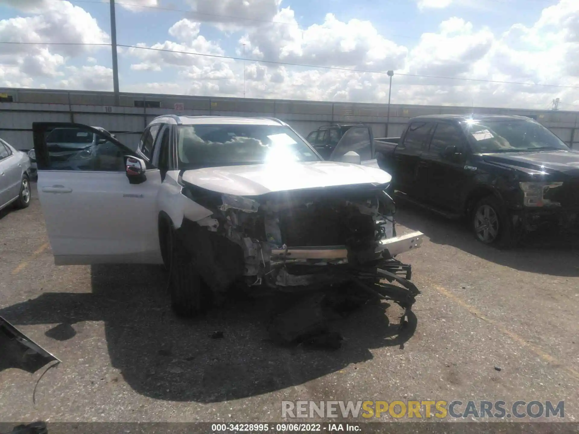 6 Photograph of a damaged car 5TDGARAH6LS501366 TOYOTA HIGHLANDER 2020