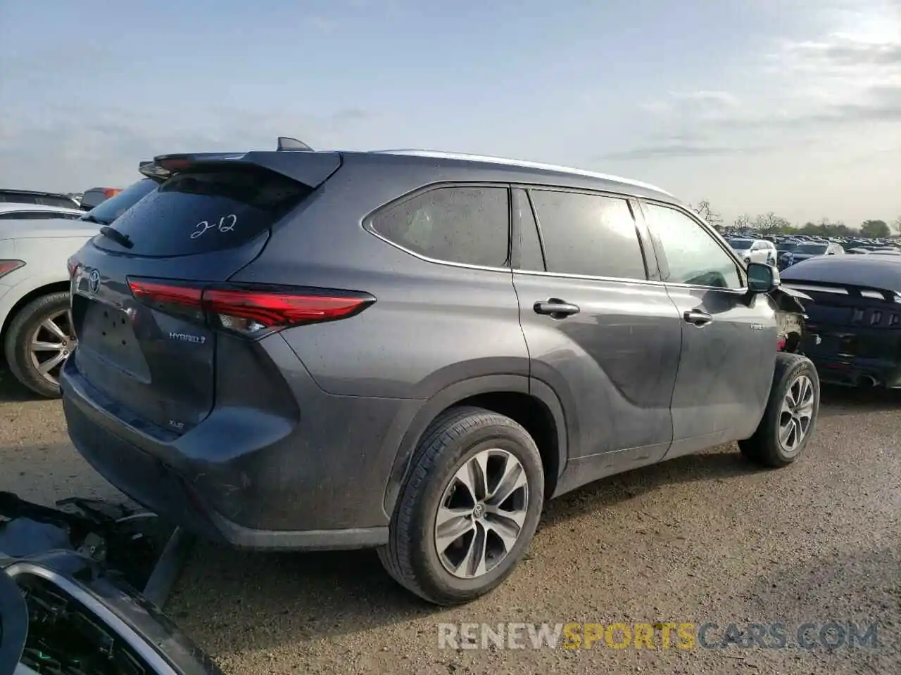 3 Photograph of a damaged car 5TDGARAH6LS502338 TOYOTA HIGHLANDER 2020