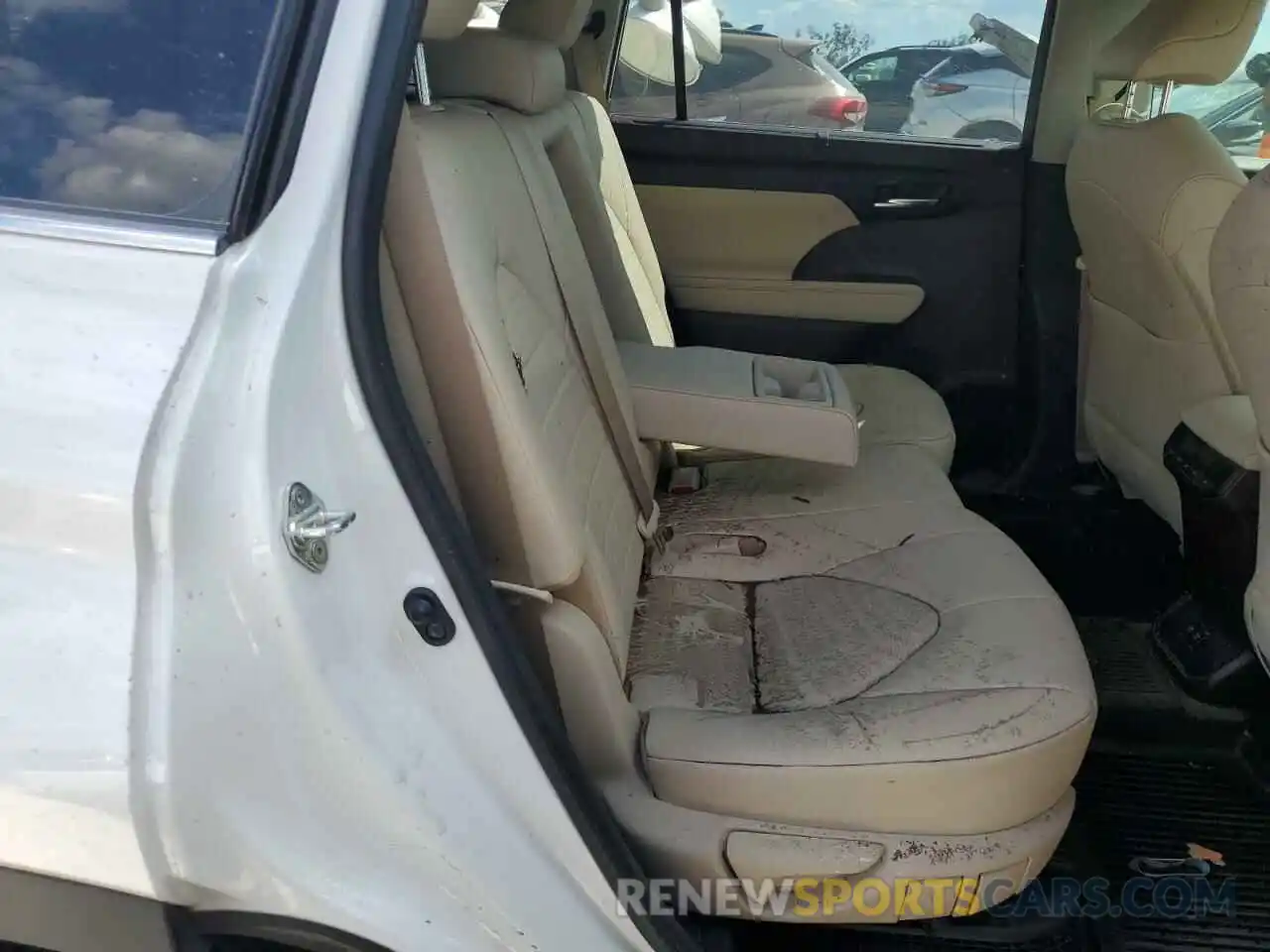 6 Photograph of a damaged car 5TDGARAH7LS502526 TOYOTA HIGHLANDER 2020