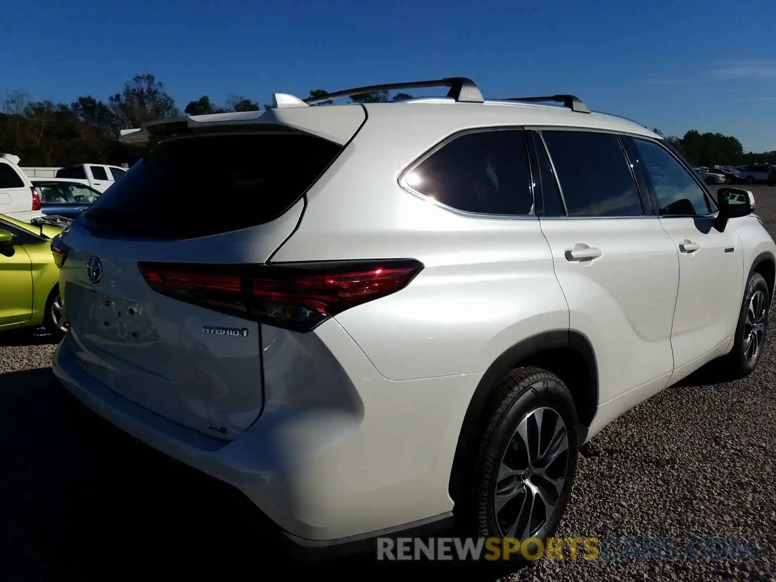 4 Photograph of a damaged car 5TDGARAH9LS501443 TOYOTA HIGHLANDER 2020