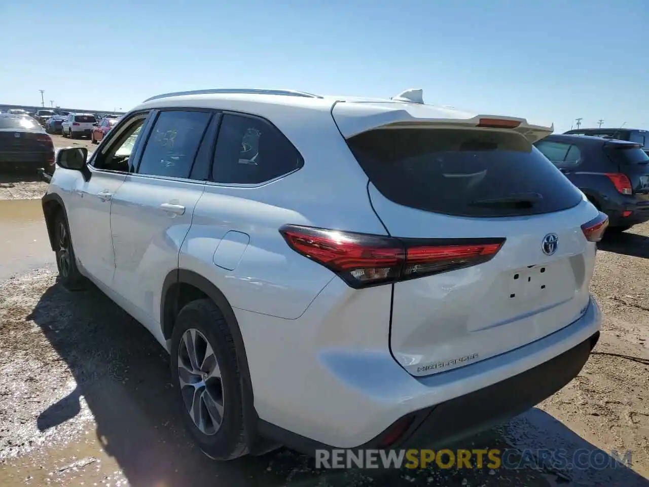 3 Photograph of a damaged car 5TDGBRCH1LS501933 TOYOTA HIGHLANDER 2020