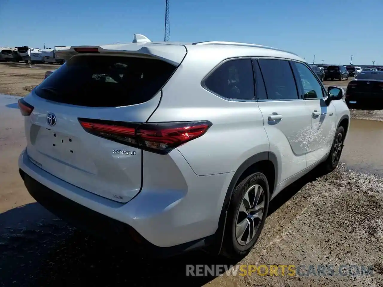 4 Photograph of a damaged car 5TDGBRCH1LS501933 TOYOTA HIGHLANDER 2020