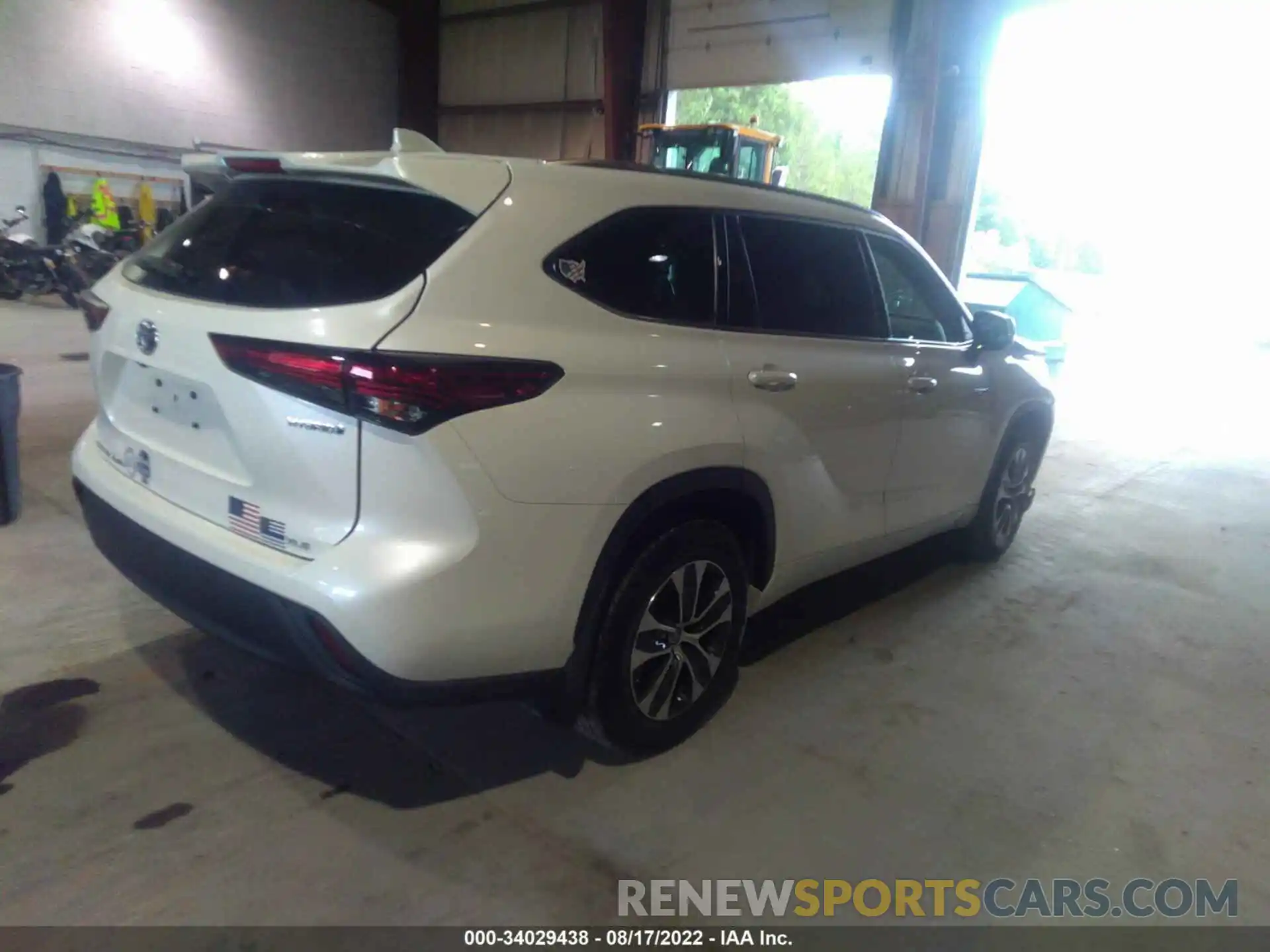 4 Photograph of a damaged car 5TDGBRCH2LS506459 TOYOTA HIGHLANDER 2020