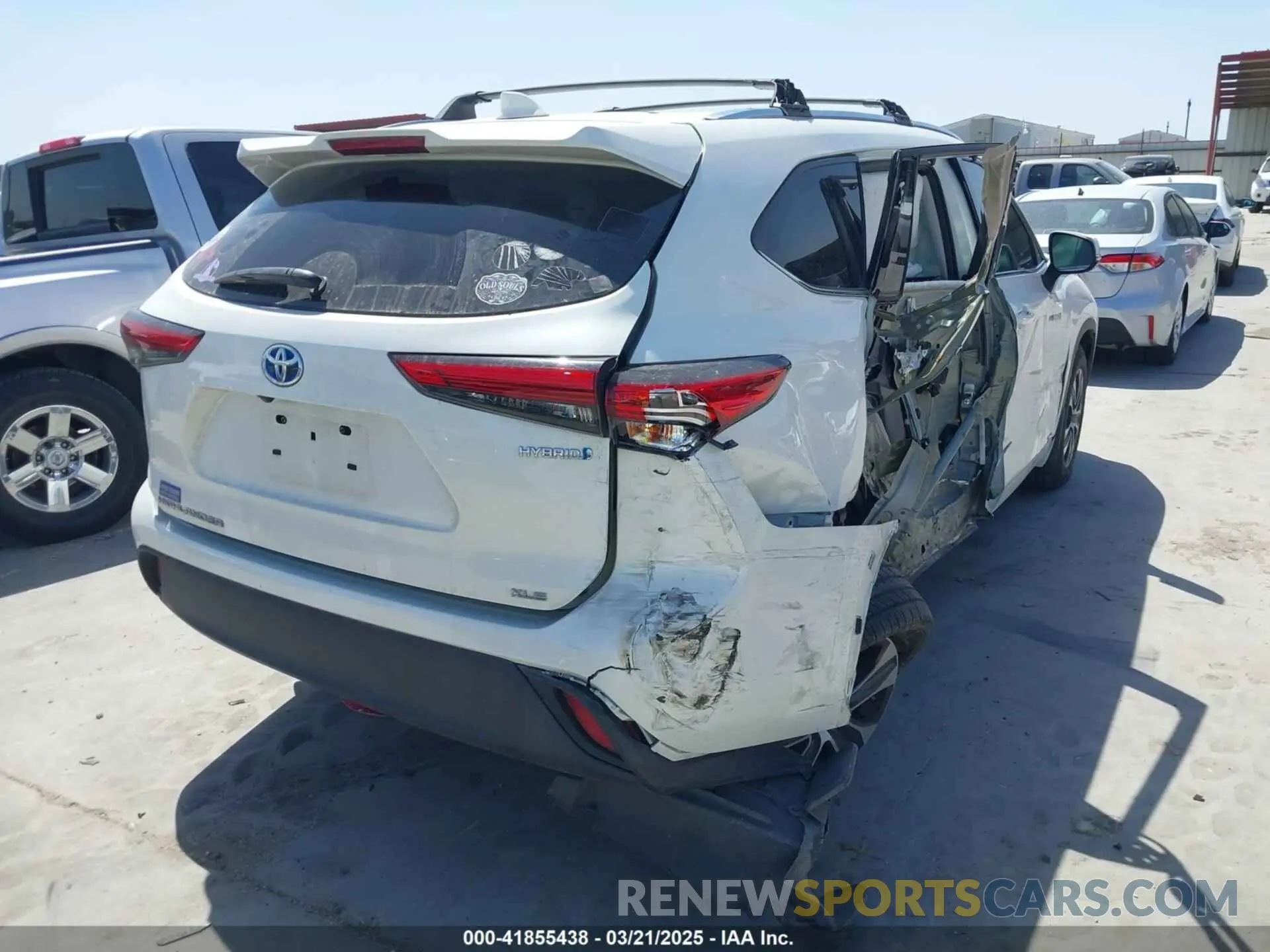 4 Photograph of a damaged car 5TDGBRCH6LS504570 TOYOTA HIGHLANDER 2020