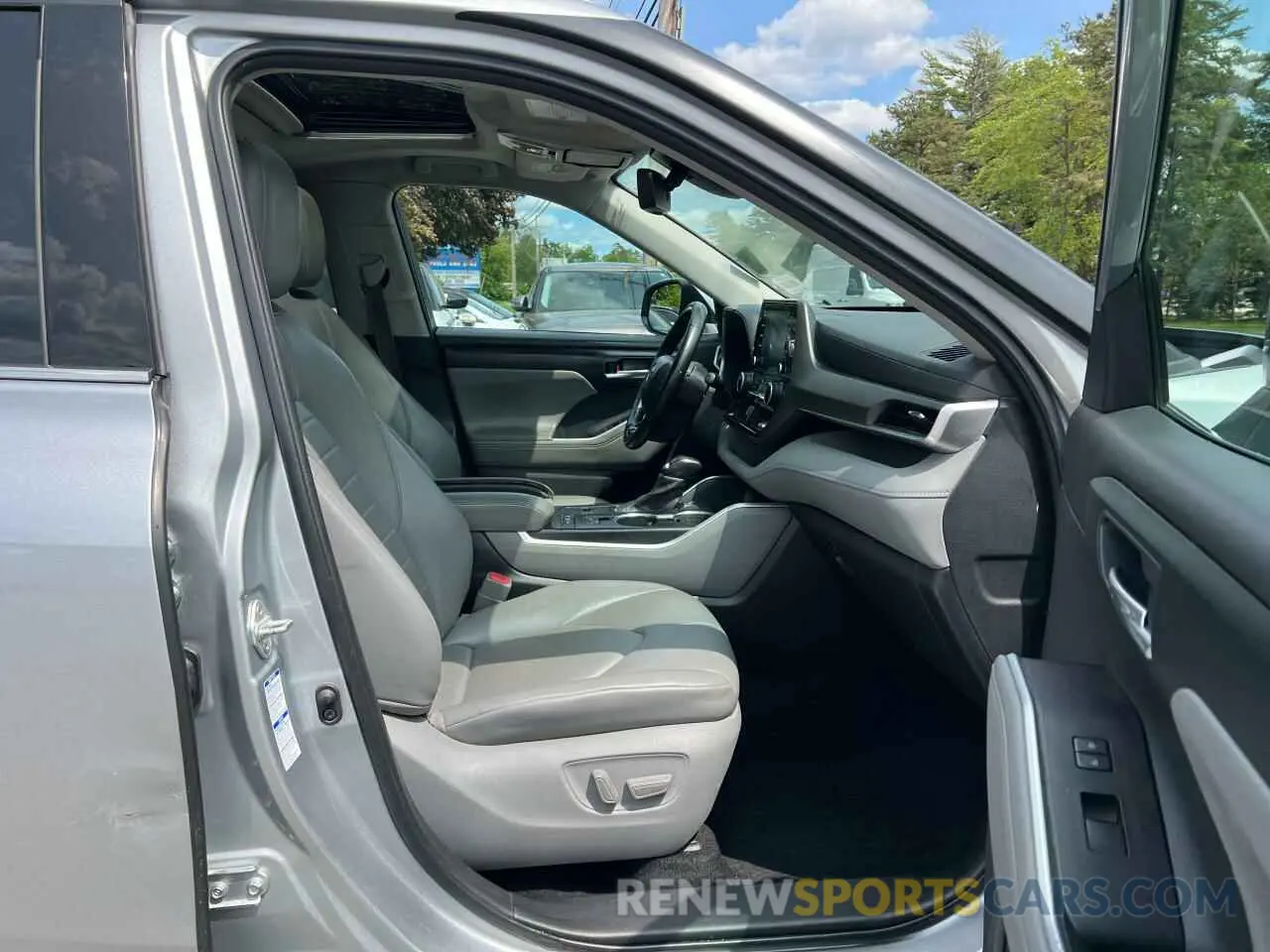 5 Photograph of a damaged car 5TDGBRCH6LS513382 TOYOTA HIGHLANDER 2020