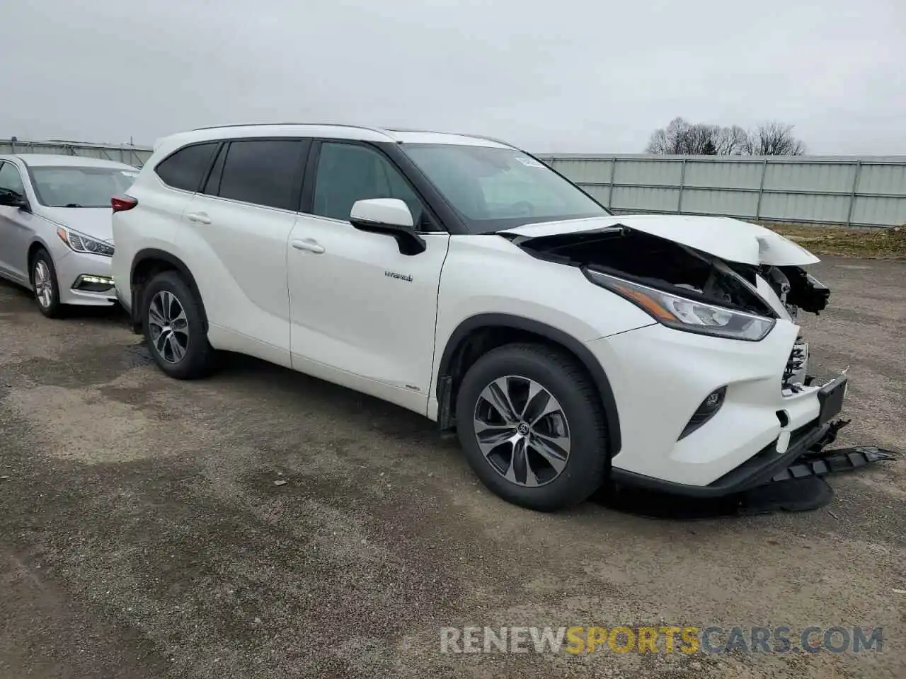 4 Photograph of a damaged car 5TDGBRCH8LS001039 TOYOTA HIGHLANDER 2020