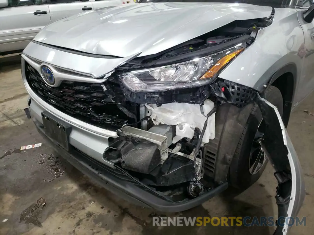 9 Photograph of a damaged car 5TDGBRCH8LS504067 TOYOTA HIGHLANDER 2020