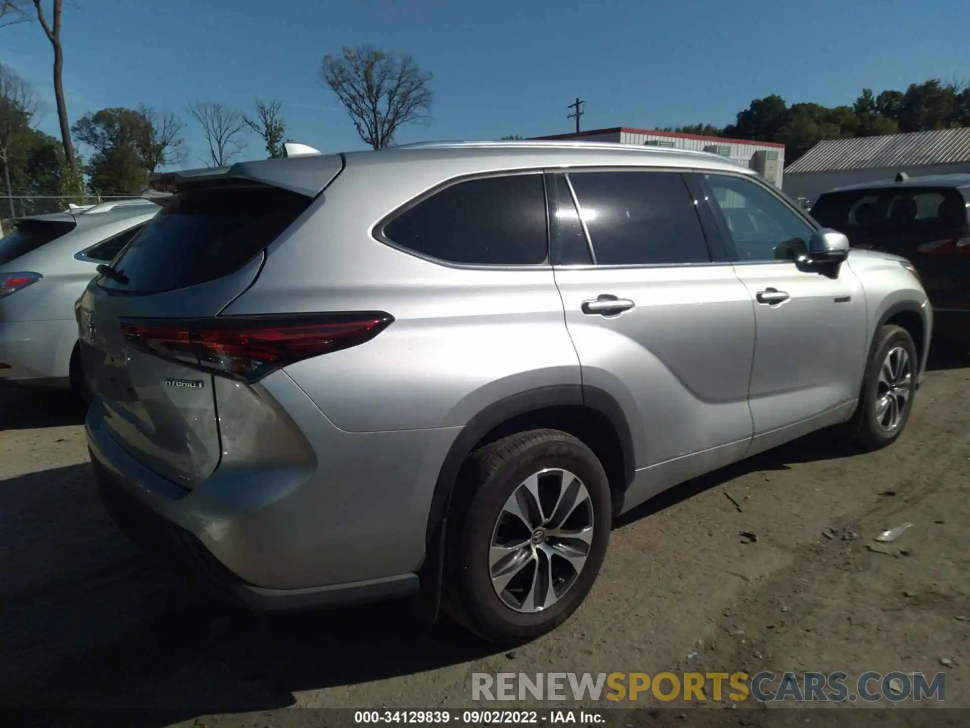 4 Photograph of a damaged car 5TDGBRCH8LS507566 TOYOTA HIGHLANDER 2020