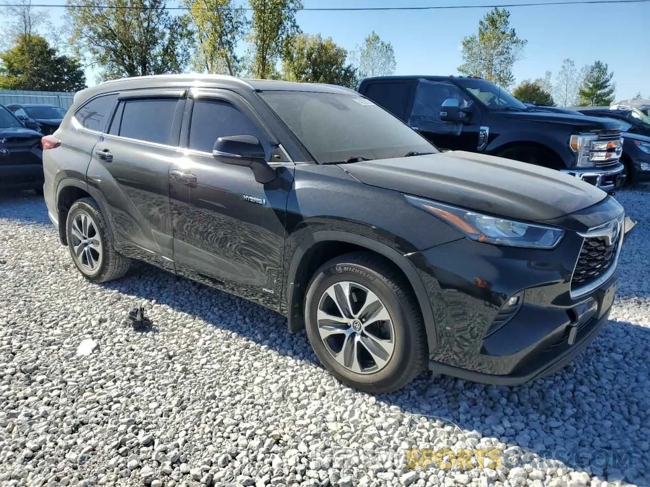 4 Photograph of a damaged car 5TDGBRCH9LS510993 TOYOTA HIGHLANDER 2020