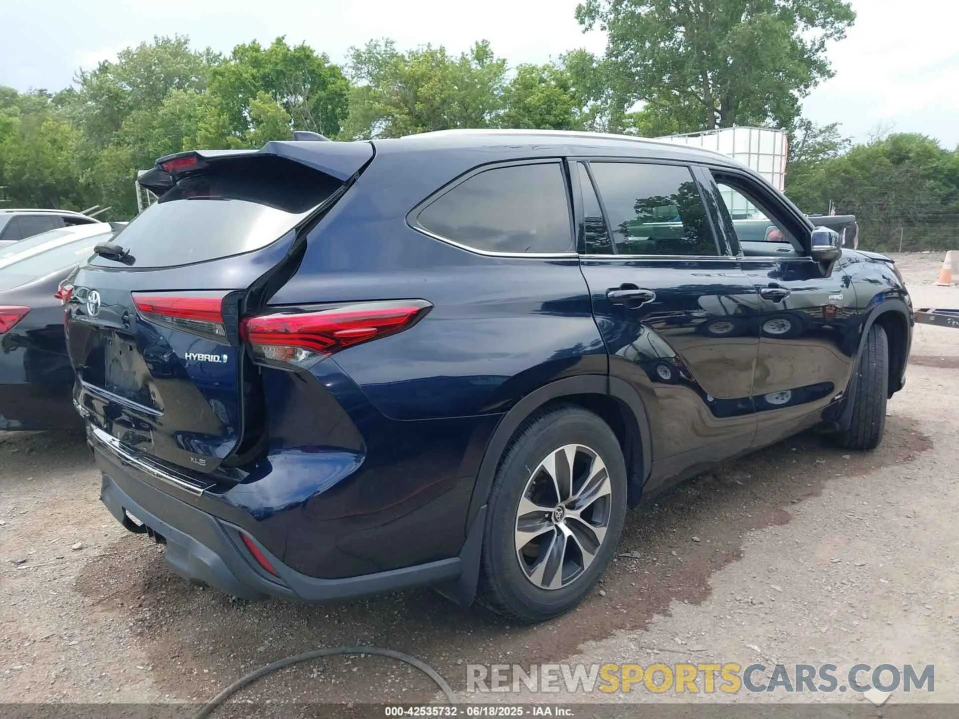 4 Photograph of a damaged car 5TDGBRCHXLS512039 TOYOTA HIGHLANDER 2020