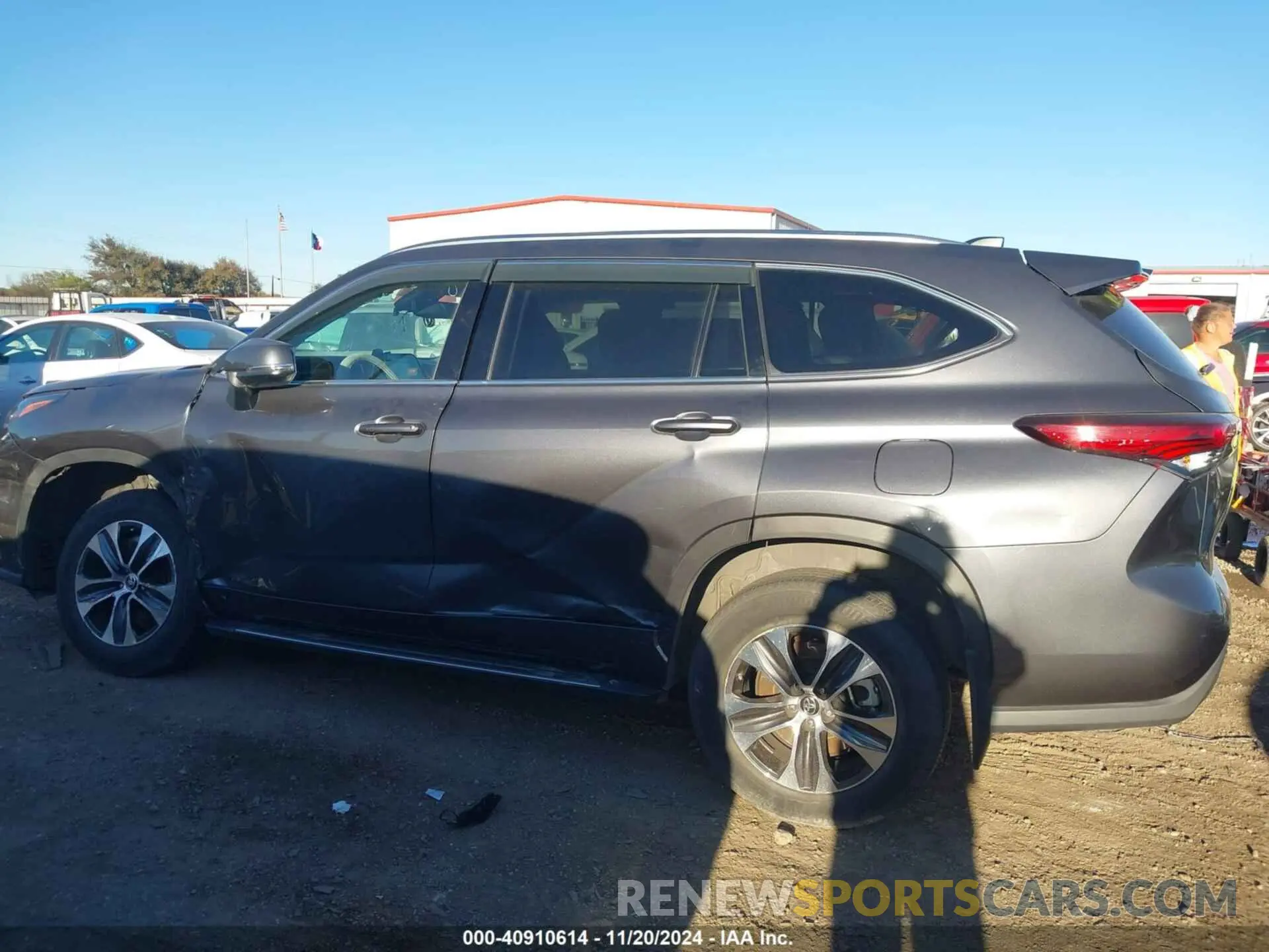 13 Photograph of a damaged car 5TDGZRAH0LS015404 TOYOTA HIGHLANDER 2020