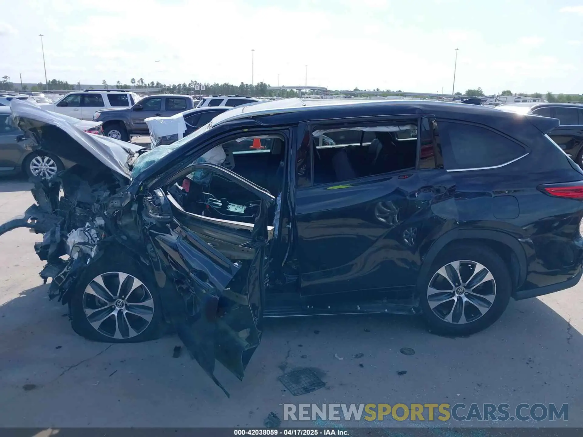 15 Photograph of a damaged car 5TDGZRAH0LS018366 TOYOTA HIGHLANDER 2020